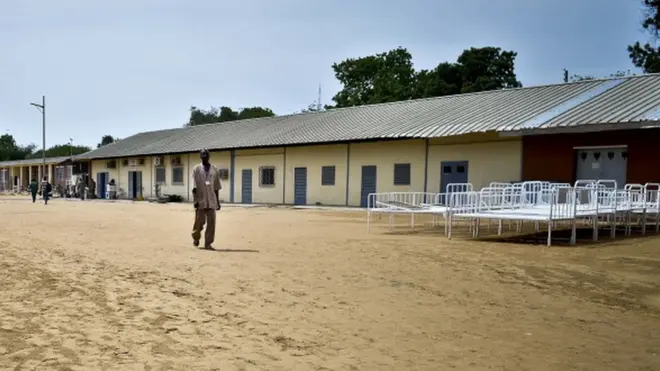 Il est reproché à ces universités des dysfonctionnements et des manquements.