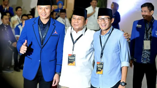 Pasangan capres-cawapres Prabowo Subianto dan Sandiaga Uno mendaftar ke Komisi Pemilihan Umum (KPU).