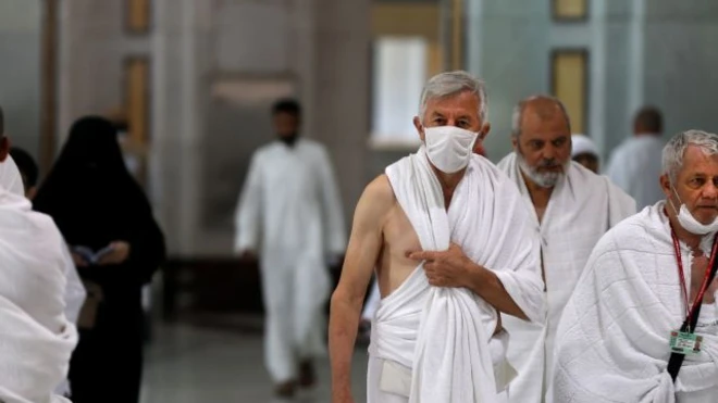 السعودية تعلّق العمرة مؤقتاً قبل شهر رمضان الذي يحل بعد قرابة شهرين