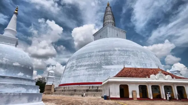 La ville sacrée du Sri Lanka, Anuradhapura, a été le premier royaume établi sur l'île.