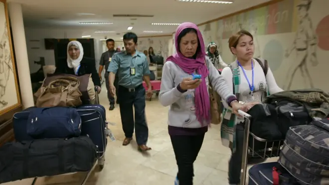 Kedatangan para TKW di bandara.