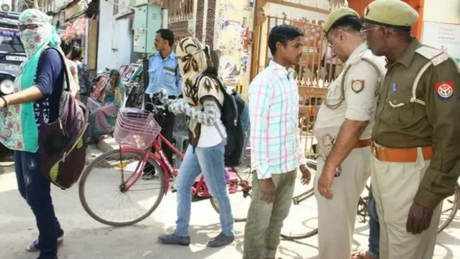 انڈیا کی ریاست اتر پردیش میں خواتین کی حفاظت کے لیے پولیس کے اینٹی رومیو دستے قائم کیے گئے ہیں