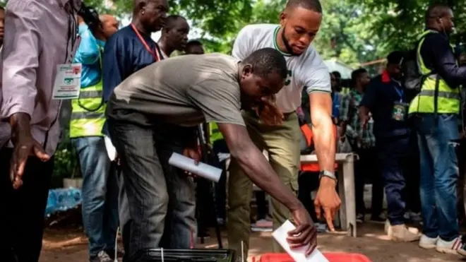 Awọn eeyan to n dibo