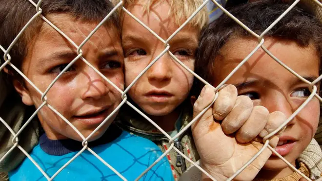 كتاب يقولون إن إنهاء الاقتتال بين السوريين أولوية