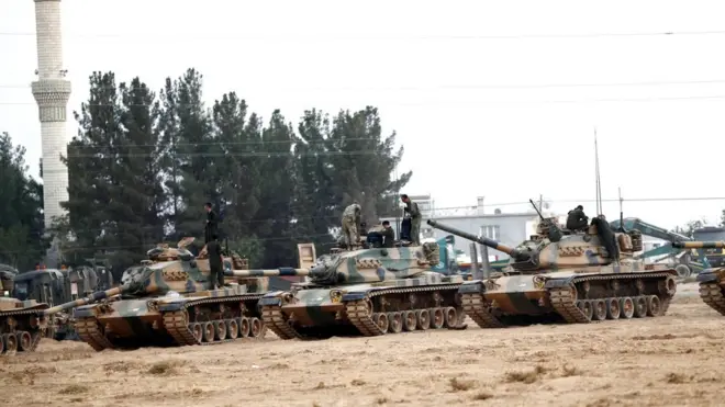 TSK'ya ait tanklar Cerablus operasyonuna katıldı.