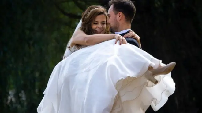 أكثر أسئلة الشباب التي ترد صفحة "الحب ثقافة" عبر الرسائل الخاصة تدور حول أمور مثل حجم الأعضاء التناسلية، بينما تتساءل الكثير من الفتيات عن معلومات عن غشاء البكارة والعذرية