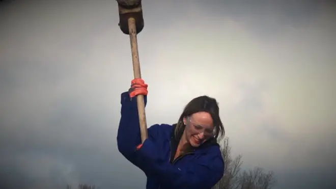 دل کی بھڑاس گاڑیاں توڑ کے نکالی جائے؟