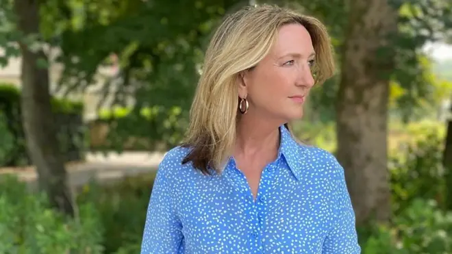 مذيعة في بي بي سي: "نشأت مع أب عنيف"