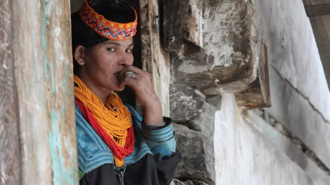 Девојке у народној ношњи