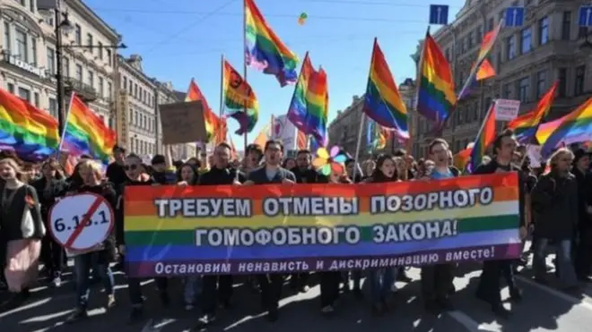 Rusiyada LGBT fəalları mübahisəli gey təbliğat qanunlarına qarşı etiraz ediblər
