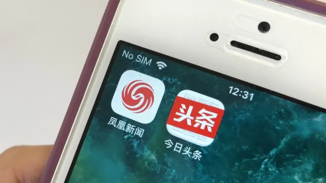 IPHONE SCREEN WITH TWO APPS