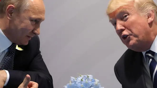 Первая встреча Путина и Трампа после того, как он стал президентом США, состоялась в июле 2017 года