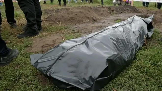 Эксгумация тела погибшего в Балаклее.