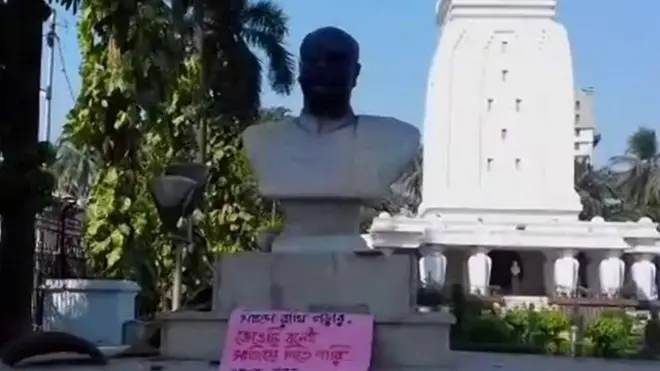 انڈیا میں مجسموں کی تباہی