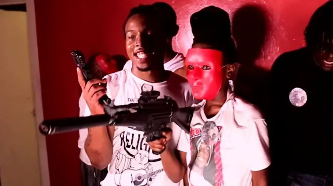 Jóvenes con armas en Chicago