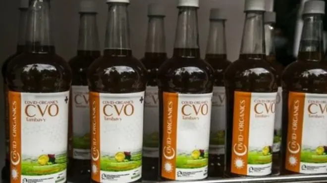 Rais wa Madagasca ametangaza dawa ya kunywa ya mitishamba inayotokana na mmea wa pakanga pamoja na mimea mingine inayoweza kutibu maambukizi ya virusi vya corona.