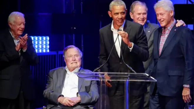 الرؤساء الأمريكيون الخمس سافروا جميعا إلى تكساس لحضور الحفل