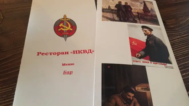 В меню ресторану можна зустріти зображення Йосипа Сталіна, Климента Ворошилова та Фелікса Дзержинського