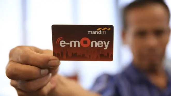 Ada sebanyak 69,4 juta pemegang kartu uang elektronik per Juli 2017.