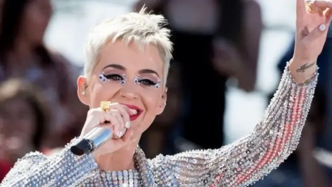 كيتي بيري تحتل القمة في تويتر