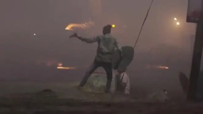 在印度中央邦，很多村民每年都會為紀念歷史上的一場戰役而參加「火球大戰」，用乾燥後的水果裝入火藥，相互投擲。