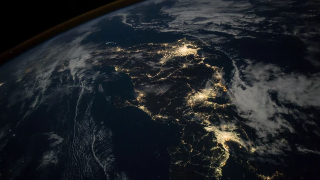 ประเทศญี่ปุ่นในเวลากลางคืนเมื่อมองจากสถานีอวกาศนานาชาติ