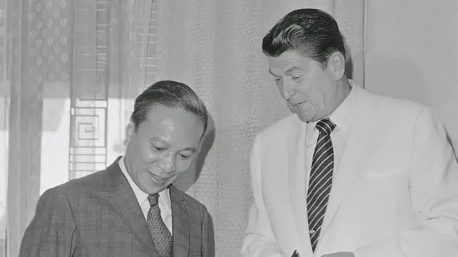 Ronald Reagan, thăm Sài Gòn trong tư cách đặc sứ của Tổng thống Richard Nixon năm 1971
