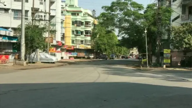 లాక్‌డౌన్‌తో నిర్మానుష్యంగా మారిన ఇండోర్ రోడ్లు