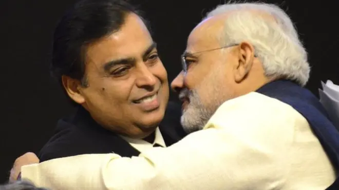 प्रधानमंत्री नरेंद्र मोदी के साथ मुकेश अंबानी.