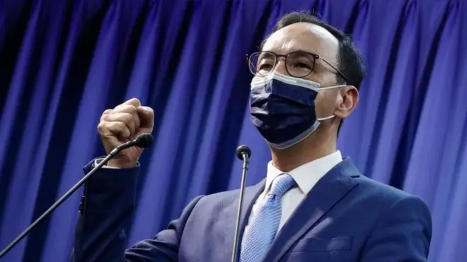 新當選的國民黨主席朱立倫在新聞發佈會上發表講話。