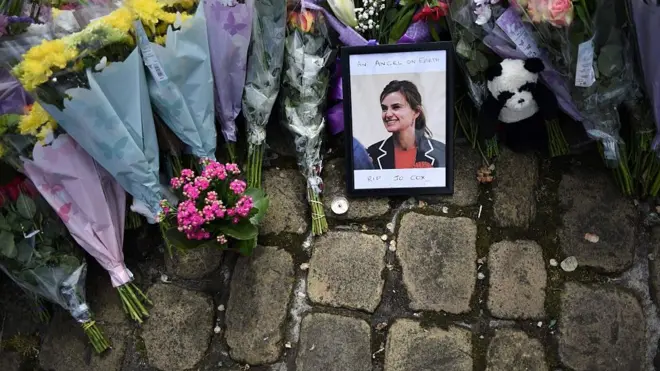 Убийство Джо кокс вызвало огромный резонанс