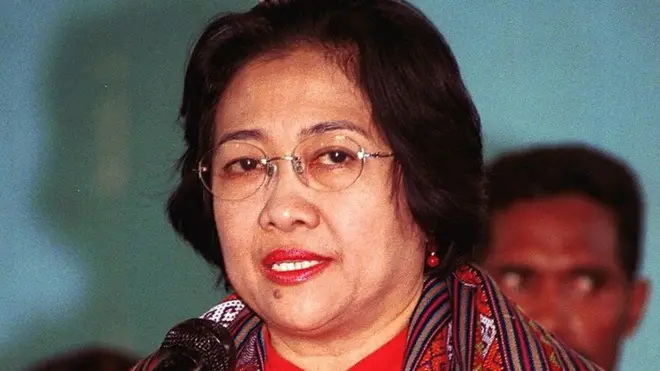 Megawati Soekarnoputri menjadi presiden kelima Indonesia pada periode 2001 hingga 2004.
