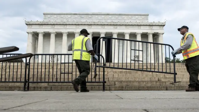 تتوقف المؤسسات التابعة للحكومة الفيدرالية عن العمل حال الدخول رسميا في إغلاق حكومي في الولايات المتحدة