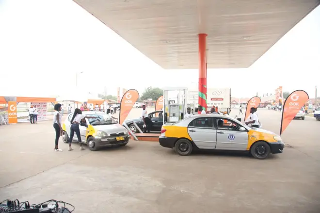 Consumers dey buy fuel for Ghana