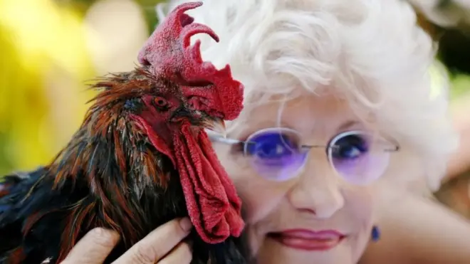 Maurice dan salah satu pemiliknya, Corrine Fesseau