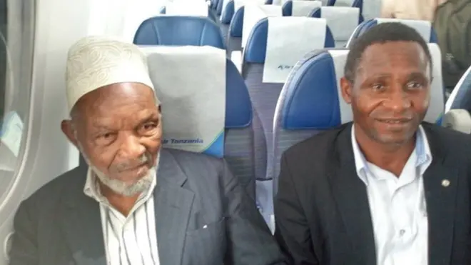 Mzee Kimweri Dafa na mwanawe Wakili Imam Dafa ndani ya ndege