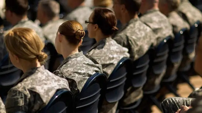 حملوں کا زیادہ تر شکار 17 سے 24 سال کی نئی بھرتی ہونے والی خواتین اہلکار تھیں