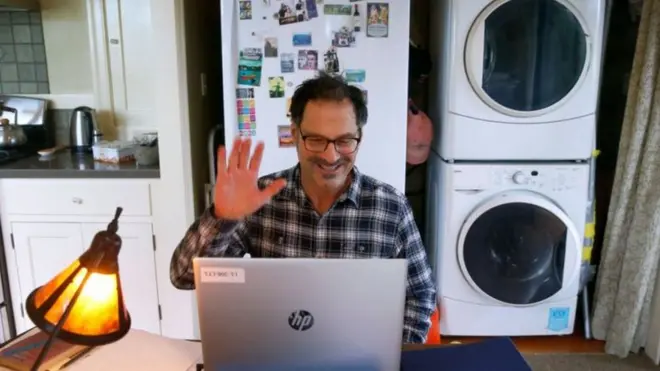 мушкарац за компјутером