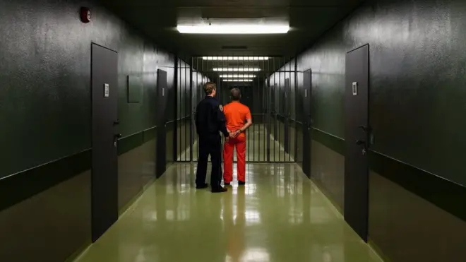 Ohrannik i zaklюčennый