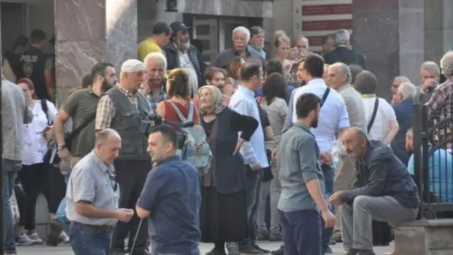 Rize Adliyesi'ne gelen Artvinliler, Kent ormanı ve Hatila Milli Parkı arasında kalan Cerattepe'de madencilik faaliyetlerinin bölgeye büyük çevre zararı vereceğini söylüyor.