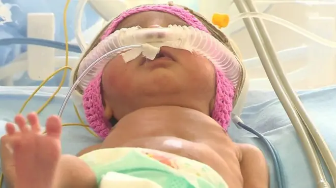 طفل حديث الولادة