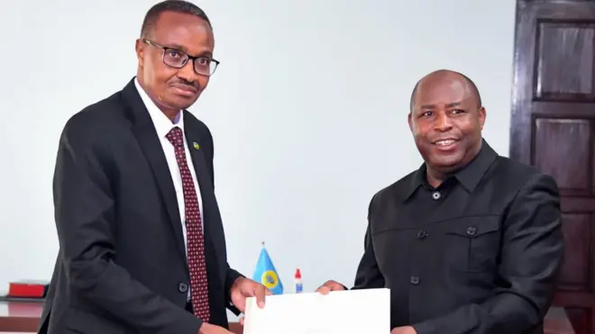 Murasira ashyikiriza ubutumwa Ndayishimiye