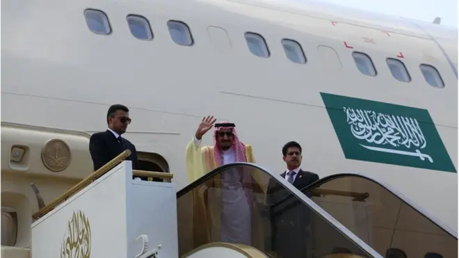 Sekitar pukul 11.15 Waktu Indonesia Tengah, pesawat Boeing 747 seri 400 yang membawa Raja Salman dan rombongan lepas landas dari Bandar udara internasional I Gusti Ngurah Rai, Bali.