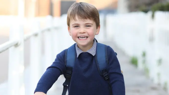 Принц Луї пішов у дитячий садок. Фото