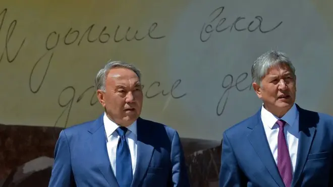 Атамбаев казак президентин Кыргызстандын ички ишине кийлигишет деп айыптоодо