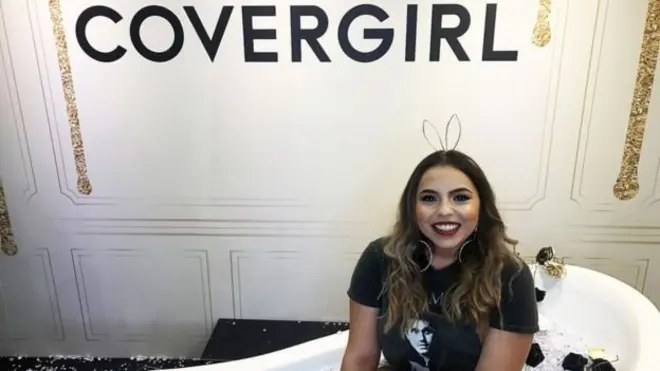 阿麗莎在洛杉磯美容大會上。