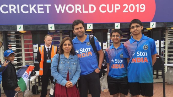 అభాంగ్ నాయక్ కుటుంబం