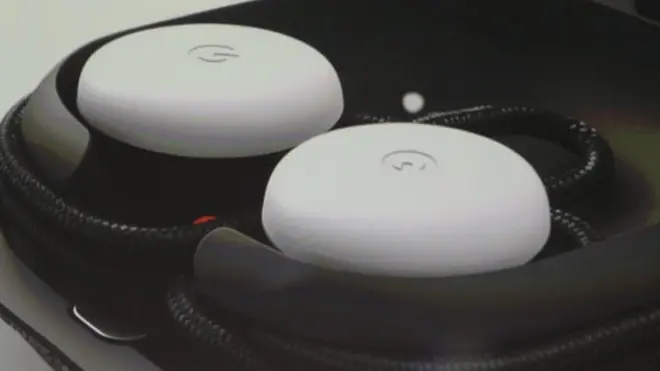 Беспроводные наушники Google позволяют не использовать смартфон, чтобы искать в интернете или переводить иностранную речь