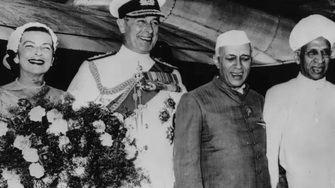 మౌంట్ బాటన్ దంపతులతో నెహ్రూ, రాధాక్రిష్ణ