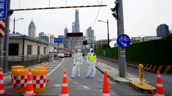 封控下的上海街头。